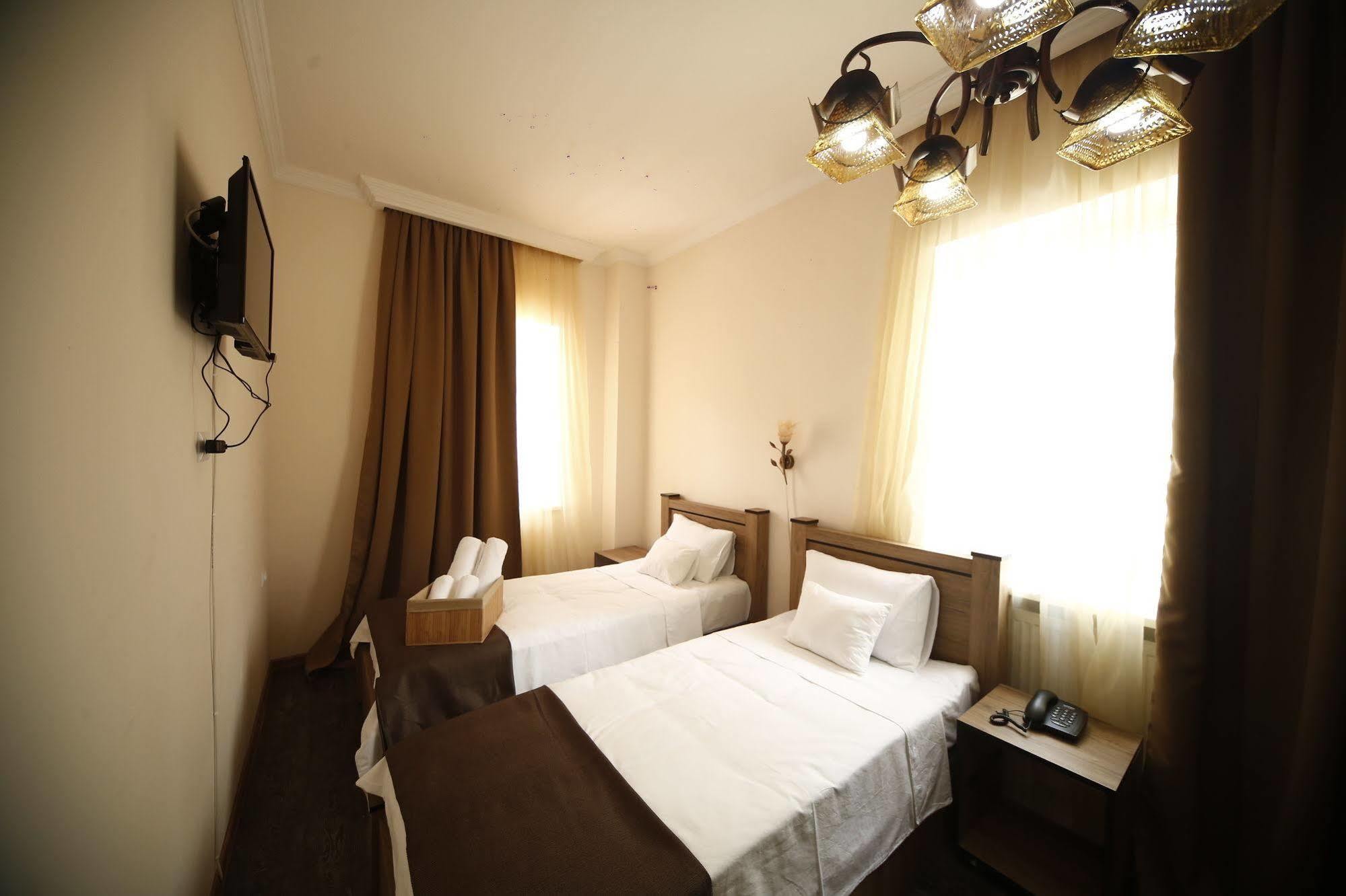 Log Inn Boutique Hotel Τυφλίδα Εξωτερικό φωτογραφία