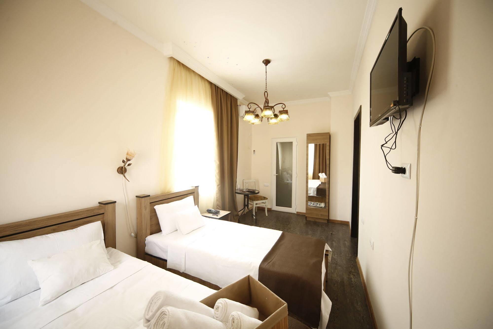 Log Inn Boutique Hotel Τυφλίδα Εξωτερικό φωτογραφία