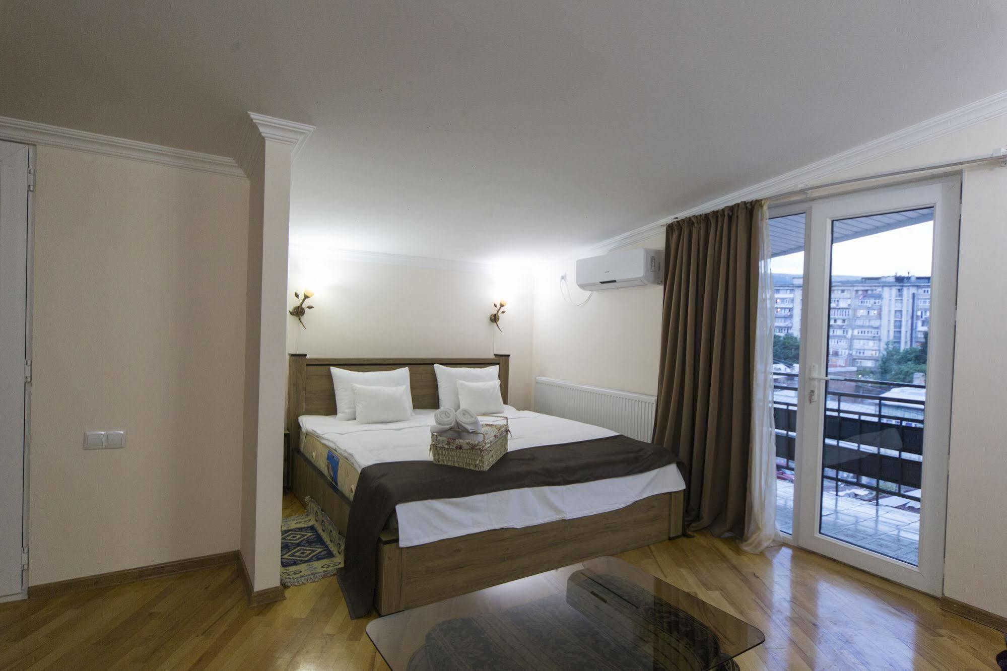 Log Inn Boutique Hotel Τυφλίδα Εξωτερικό φωτογραφία