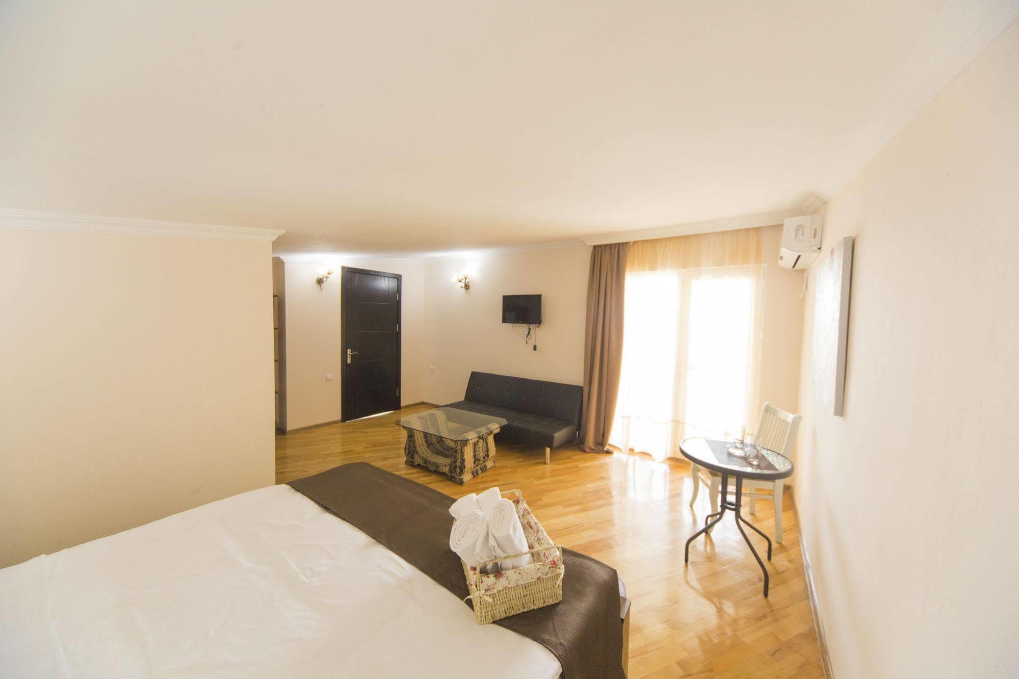 Log Inn Boutique Hotel Τυφλίδα Εξωτερικό φωτογραφία