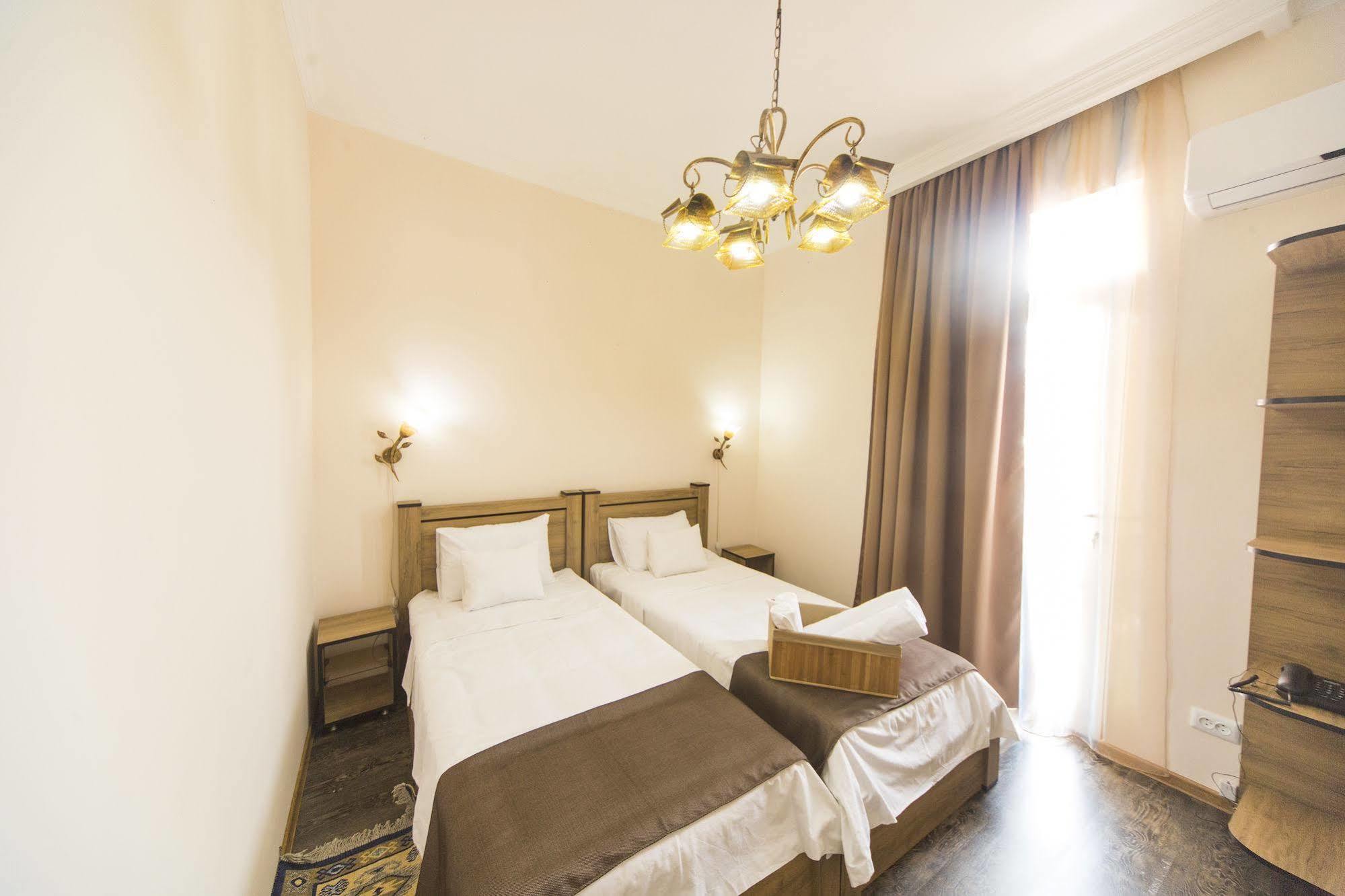 Log Inn Boutique Hotel Τυφλίδα Εξωτερικό φωτογραφία