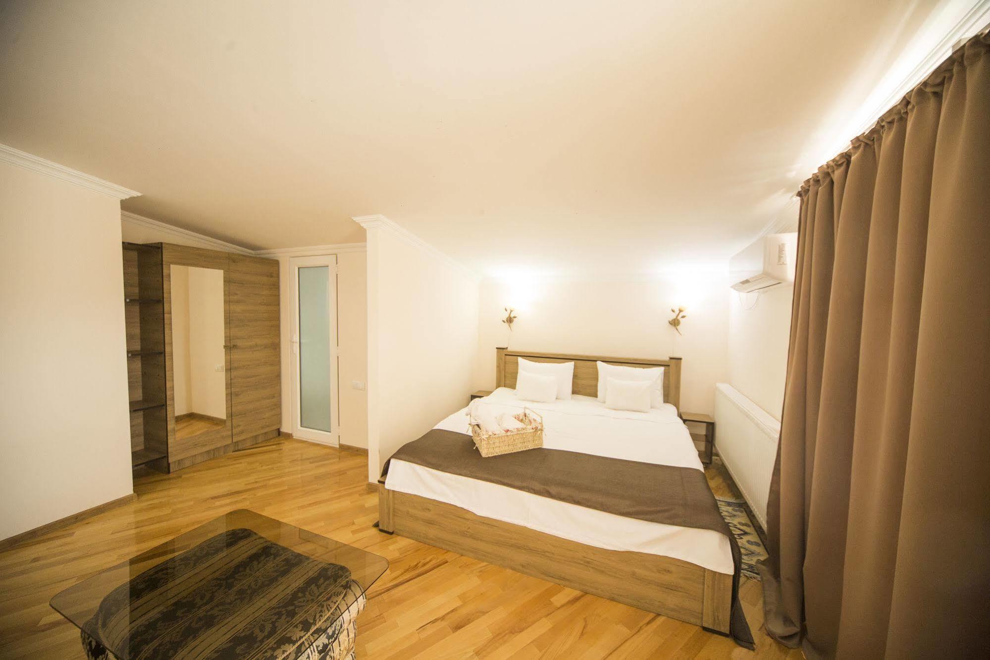 Log Inn Boutique Hotel Τυφλίδα Εξωτερικό φωτογραφία
