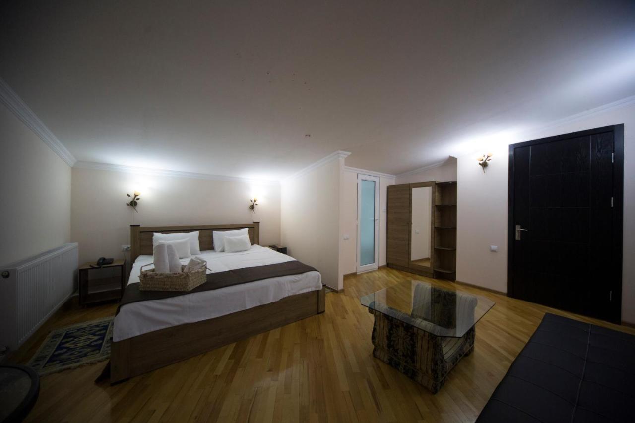 Log Inn Boutique Hotel Τυφλίδα Εξωτερικό φωτογραφία