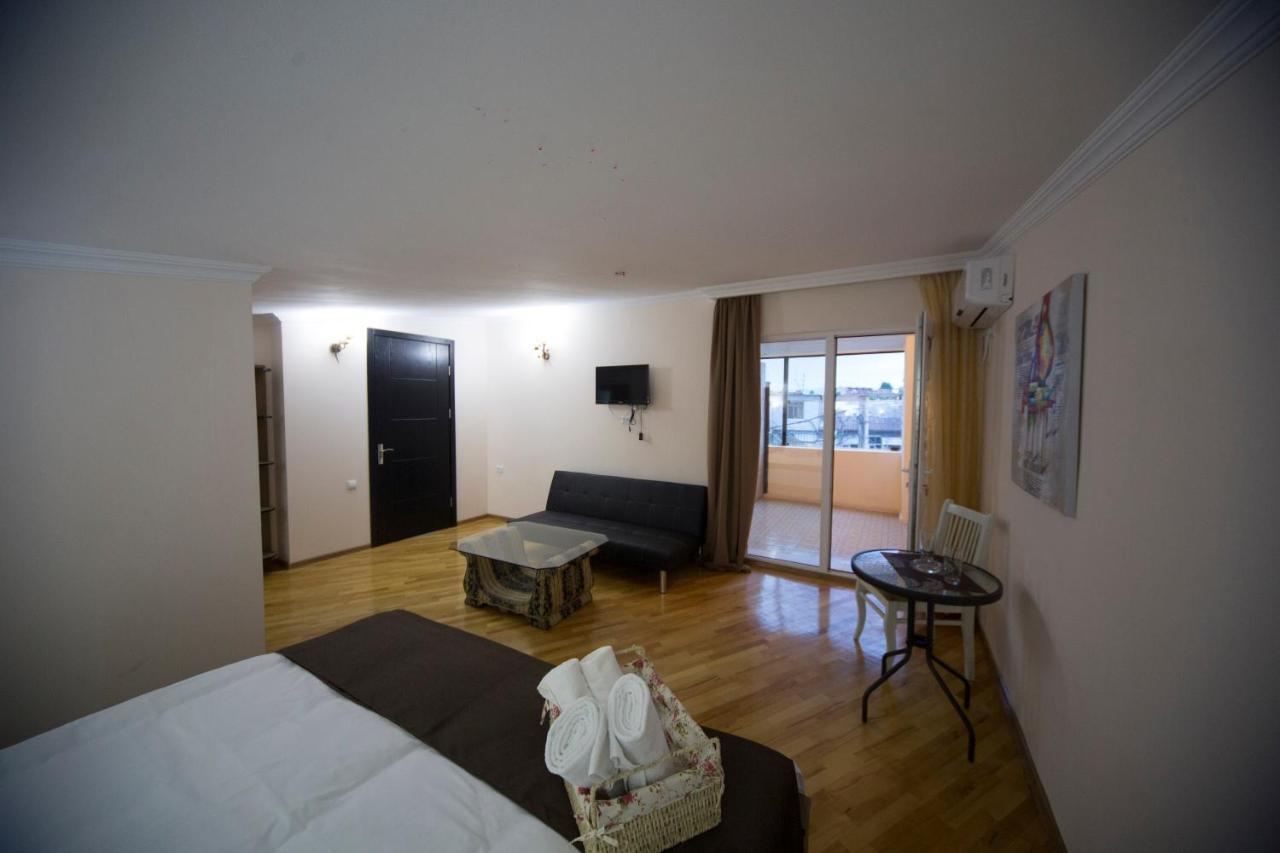 Log Inn Boutique Hotel Τυφλίδα Εξωτερικό φωτογραφία